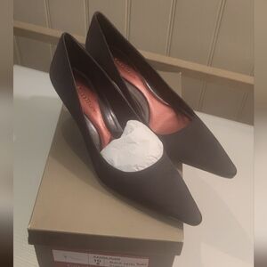 NIB Cole Haan black satin pumps 10m